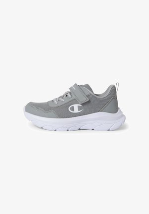 Szary sportowy sneaker z siateczkową cholewką, białym logo po boku, paskiem na rzep i sznurowadłami oraz grubą białą teksturowaną podeszwą.