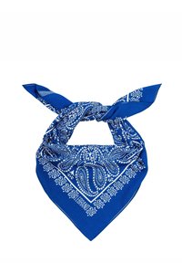 Niebieska bandana z białymi wzorami paisley i brzegami. Wykonana z lekkiego materiału, ma klasyczny trójkątny kształt i związane końce.