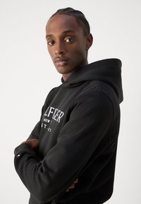 Tommy Hilfiger HOODY - Felpa - black
