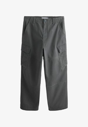Dunkelgraue Cargohose mit seitlichen Klappentaschen, Gürtelschlaufen, vorderem Knopf- und Reißverschluss, flach auf weißem Hintergrund dargestellt.