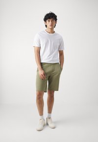 Calvin Klein MICRO LOGO REPREVE - Pantalones deportivos - delta green