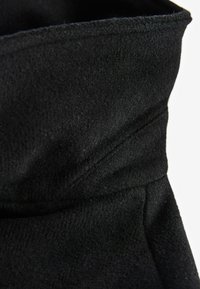 Next Mantel - black