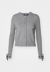 Szary sweter z dzianiny z okrągłym dekoltem, zapinany na guziki, z prążkowanym dołem i dekoracyjnymi sznurkami z koralikami na mankietach.