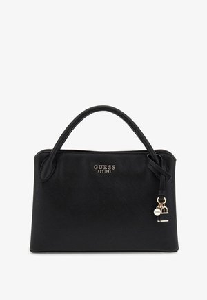Sac à main synthétique noir au design structuré, avec un extérieur texturé, des poignées doubles et un charm en métal doré avec des accents de logo.