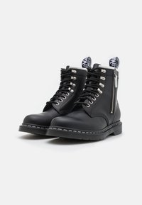 Dr. Martens Stivaletti stringati - black