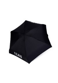 Ombrello nero con un telo in tessuto, design angolare e testo bianco visibile. Presenta un manico dritto e stecche in metallo per il supporto.