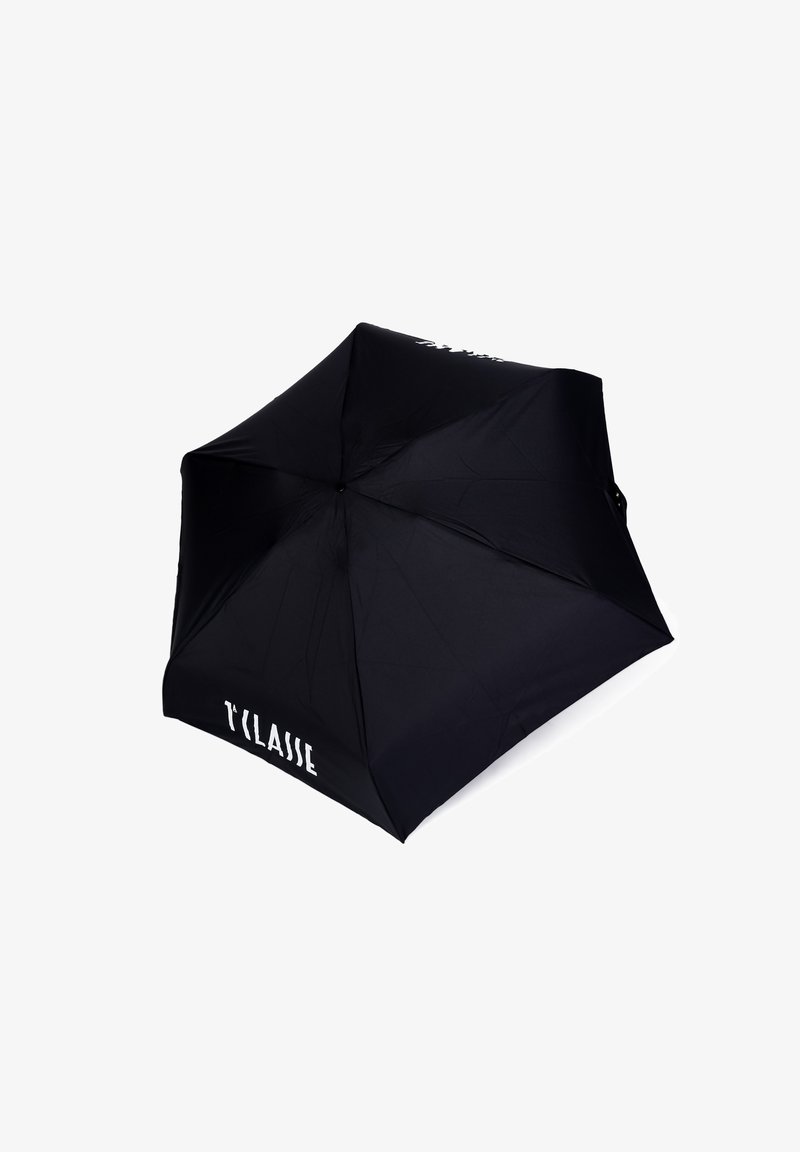 Ombrello nero con un telo in tessuto, design angolare e testo bianco visibile. Presenta un manico dritto e stecche in metallo per il supporto.