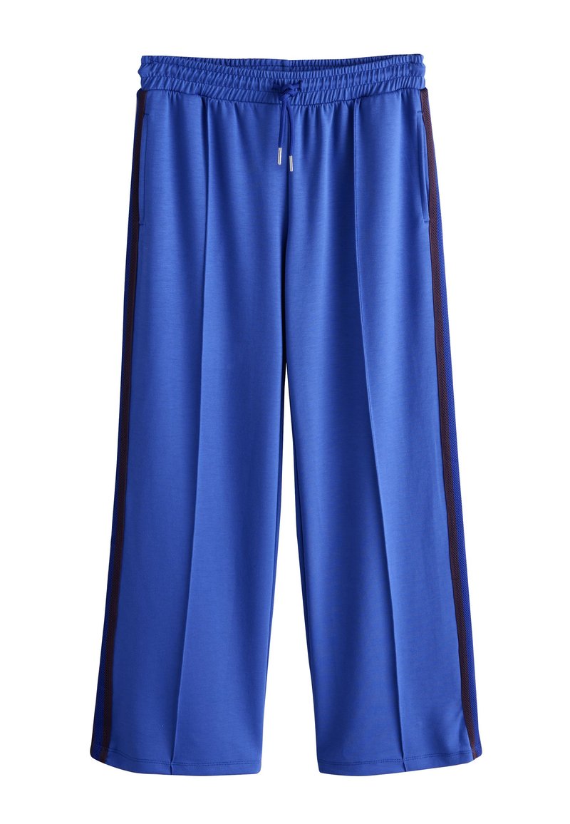 Kék sportnadrág laza szabással, gumis derékrésszel, húzózsinórral és kontrasztos oldalsávokkal. Két oldalzsebbel ellátva.