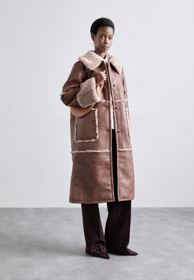 Baum und Pferdgarten DAFNE - Klasický kabát - washed java