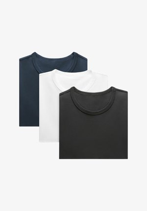Kolme pyöreäkaulaista T-paitaa väreissä laivastonsininen, valkoinen ja musta. Valmistettu sileästä puuvillasta, vakioistuvuudella ja vahvistetulla ompeleella kaula-alueilla.