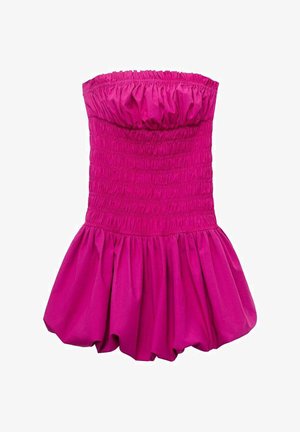 Rochie fucsia fără bretele, cu corp plisat și fustă evazată voluminică. Confecționată dintr-un material neted, având un margine superioară adunată.