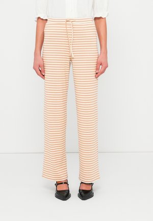 PCLAYA WIDE PANTS  - Pantalon de survêtement - simply taupe/coconut milk