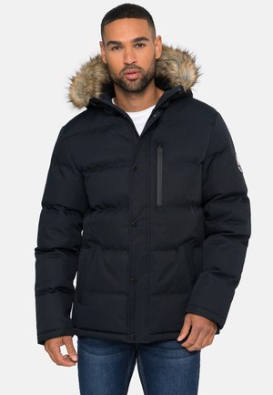 Marineblaue Steppjacke mit Kapuze aus Kunstfell, isolierendem gestepptem Design, durchgehendem Knopfverschluss und einer seitlichen Reißverschlusstasche.