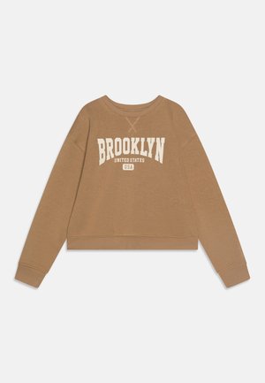Brun crewneck sweatshirt med "BROOKLYN UNITED STATES USA" trykt i hvid foran, med lange ærmer og ribbet manchetter.
