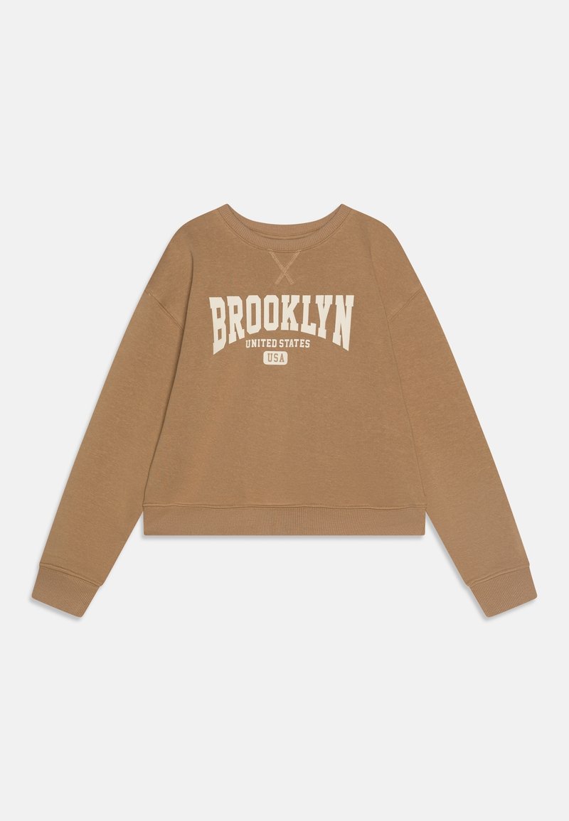 Sweat-shirt marron col rond avec l'inscription "BROOKLYN UNITED STATES USA" en blanc sur le devant, manches longues et poignets côtelés.