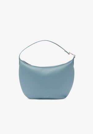Borsa a tracolla in pelle morbida blu con forma curva, tracolla singola e chiusura con zip in alto.