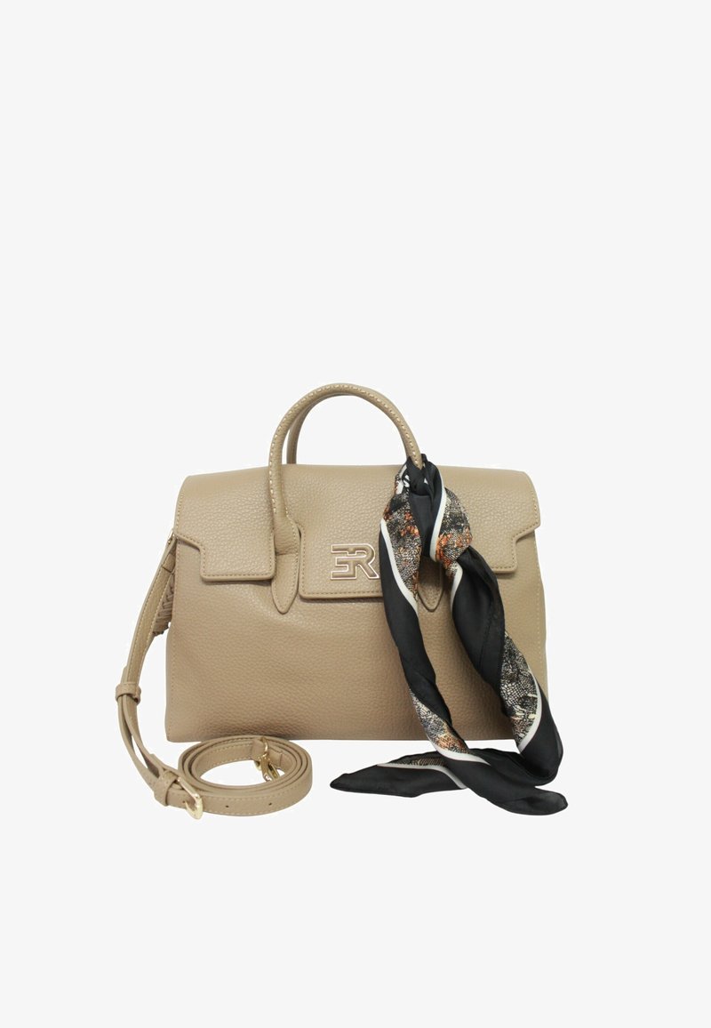 Borsa a mano in pelle beige con forma strutturata, manici superiori e tracolla removibile. Include una sciarpa nera e decorata annodata sul lato.