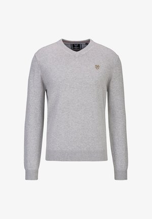 Grauer Strickpullover mit V-Ausschnitt, langen Ärmeln, gerippten Bündchen und Saum, mit einem kleinen, aufgestickten Logo auf der Brust. Glatte Textur.