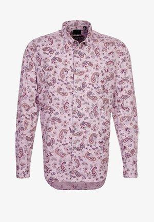 Růžová košile s dlouhým rukávem na knoflíky s paisley vzorem v odstínech fialové, červené a béžové, s ostrým límečkem a zapnutými manžetami.