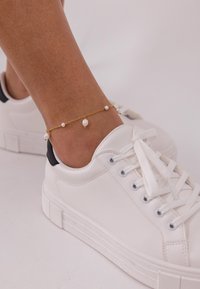 PURELEI PEARL DROP - Enkelbandjes - goldfarben