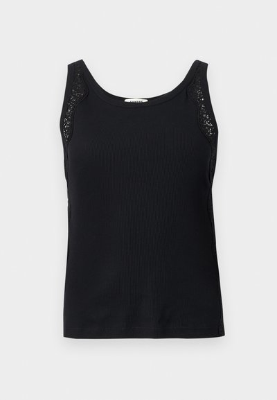 Μαύρο ριμπ αμάνικο τοπ με στρογγυλεμένη λαιμόκοψη και δαντέλες στα πλαϊνά, πάνω σε απλό ανοιχτό φόντο.