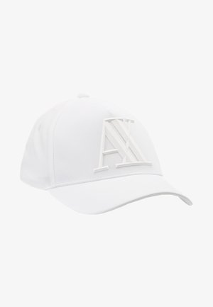 Gorra de béisbol blanca con forma estructurada, que presenta un logo en relieve en la parte delantera y una textura de tela suave.