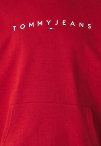 Tommy Jeans LINEAR LOGO - Felpa - magma red