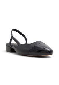 Musta slingback-tasapohjainen kenkä, jossa on lakattu nahkapäällinen, pehmeä kangasosa, matala lohkoheel ja joustava hihna turvalliseen istuvuuteen.