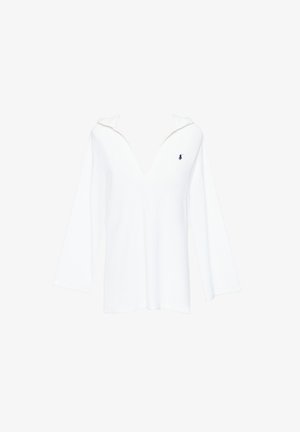 Polo à capuche blanc à manches longues avec col en V profond et petit logo sombre sur le côté gauche de la poitrine.