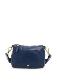 Marineblaue Leder-Umhängetasche mit glänzender Oberfläche, goldenen Details, Reißverschluss und kleinem Fischlogo. Mit verstellbarem Tragegurt.