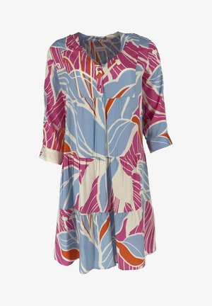 Vestido con mangas tres cuartos, escote con botones y estampado floral abstracto en colores azul, rosa, blanco y naranja.
