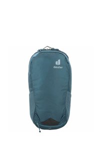 Mochila en color teal con una textura suave, que cuenta con una parte superior con cremallera, un panel inferior negro y un logo en la parte frontal. Diseño ligero y elegante.
