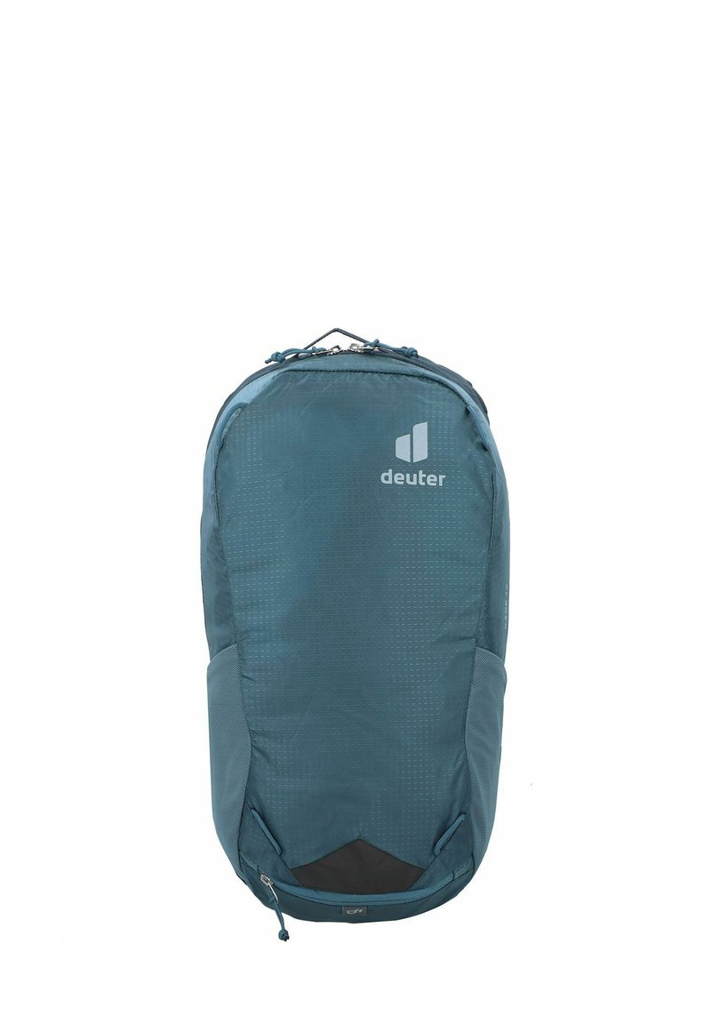 Mochila en color teal con una textura suave, que cuenta con una parte superior con cremallera, un panel inferior negro y un logo en la parte frontal. Diseño ligero y elegante.
