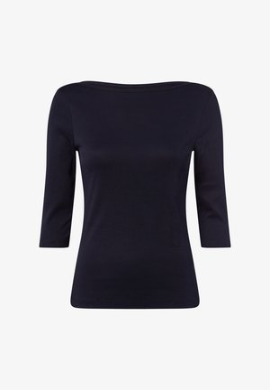 Schwarzes, eng anliegendes Oberteil mit dreiviertel Ärmeln und weitem, schiffchenförmigem Ausschnitt.