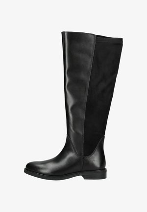 Bota negra para mujer hasta la rodilla con parte frontal de cuero liso y parte trasera de ante, tacón bajo y puntera redondeada, mostrada de lado en perfil.