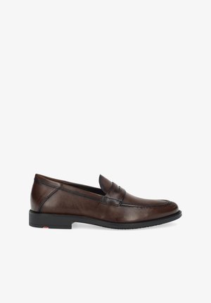 Braune Lederloafers mit runder Zehenform, ausgestattet mit einer genähten Detail und einem Schlupfdesign. Feste schwarze Gummisohle.