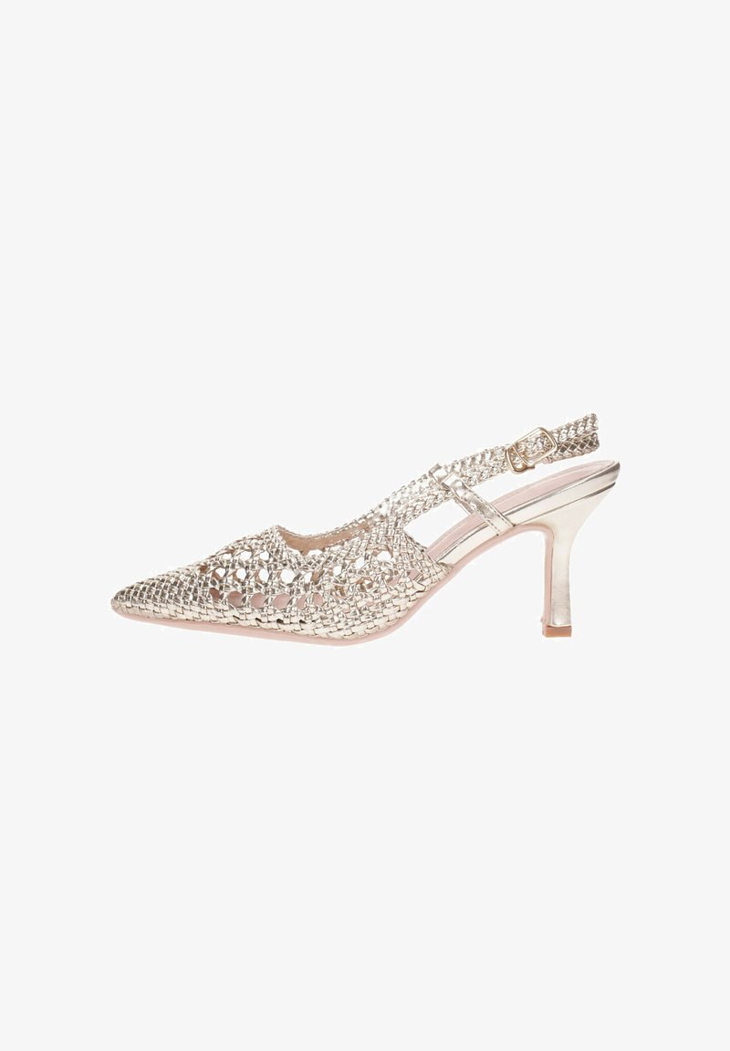 Décolleté con cinturino slingback in materiale metallico intrecciato, punta affusolata, tacco sottile e cinturino regolabile con dettagli in metallo dorato.