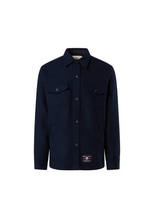 Giacca button-up blu navy in misto lana, dotata di due tasche sul petto, colletto a punta e un'etichetta cucita in basso a sinistra.