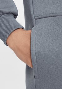 Nike Sportswear CLUB UNISEX - Hoodie - smoke grey/white