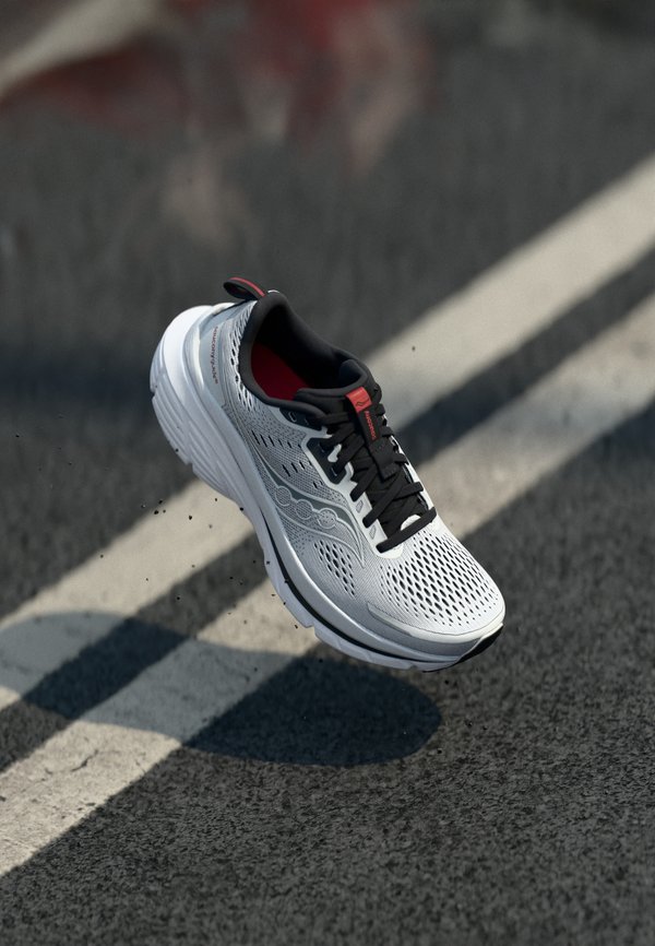 GUIDE 18 - Laufschuh Straße