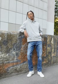Tommy Jeans BASKETBALL HOODIE - Bluză de molton - silver grey