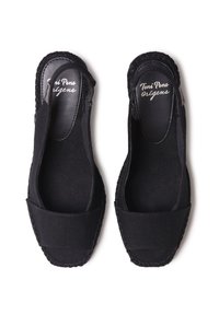 Chaussures slip-on en toile noire avec un bord tissé, bout fermé et design à l'arrière ouvert. Présente un intérieur doux et un détail de logo subtil.