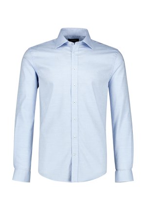 Hellblaues Herrenhemd mit kleinem Karomuster, langen Ärmeln, durchgehender Knopfleiste und spitzem Kragen, auf weißem Hintergrund dargestellt.