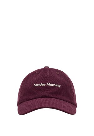 Dunkellila Cord-Baseballkappe mit weiß besticktem Text "Sunday Morning" vorne in der Mitte.