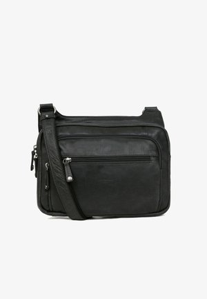 Zwarte leren messenger bag met een verstelbare schouderband, voorzien van twee ritszakken aan de voorkant en een tekstuurdesign op het oppervlak.