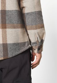INDICODE JEANS INMUTTON - Marškiniai - grey mix