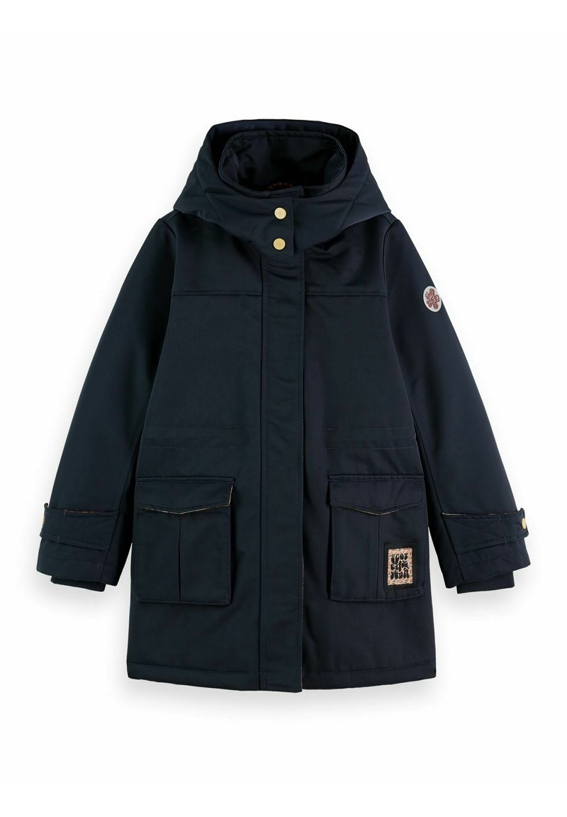 Granatowy parka z wysokim kołnierzem, złotymi guzikami, dwoma przednimi kieszeniami oraz kwiatową naszywką na lewym rękawie. Gładki, wodoodporny materiał.