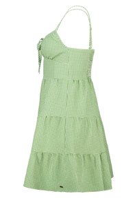 Vihreä ruudullinen kesämekko, jossa on muotoiltu body, nauhat yksityiskohtana ja kerroksellinen hame, jossa on röyhelöitä. Valmistettu kevyestä kankaasta, jossa on säädettävät olkaimet.