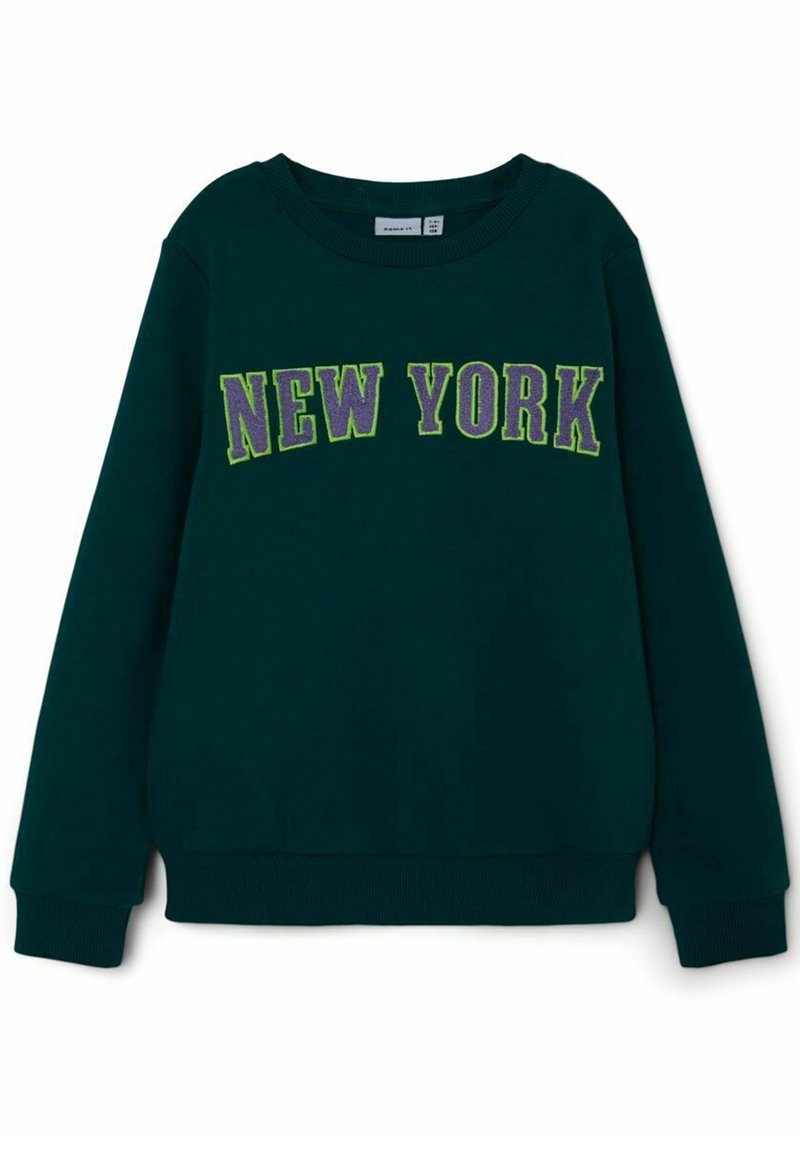 Sweat-shirt vert foncé à manches longues avec poignets et ourlet côtelés, avec un grand texte « NEW YORK » violet et vert en contour sur la poitrine.