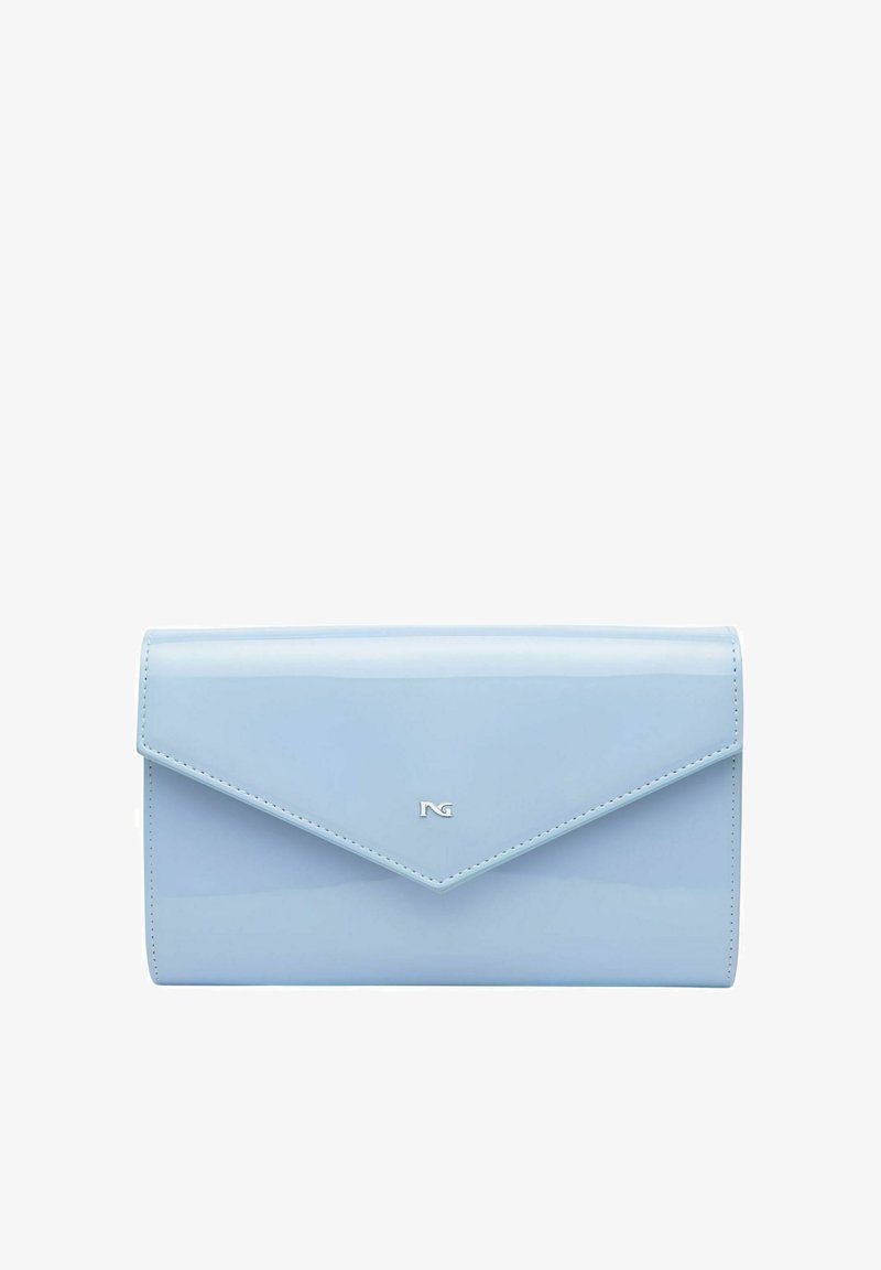 Portafoglio a busta lucido di colore azzurro chiaro, con un design elegante, caratterizzato da un delicato logo argentato e cuciture pulite lungo i bordi.
